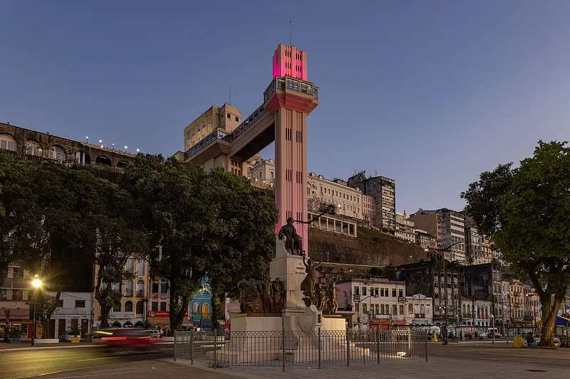 Elevador Lacerda, no Centro Histórico de Salvador, a minutos do Fera Palace.