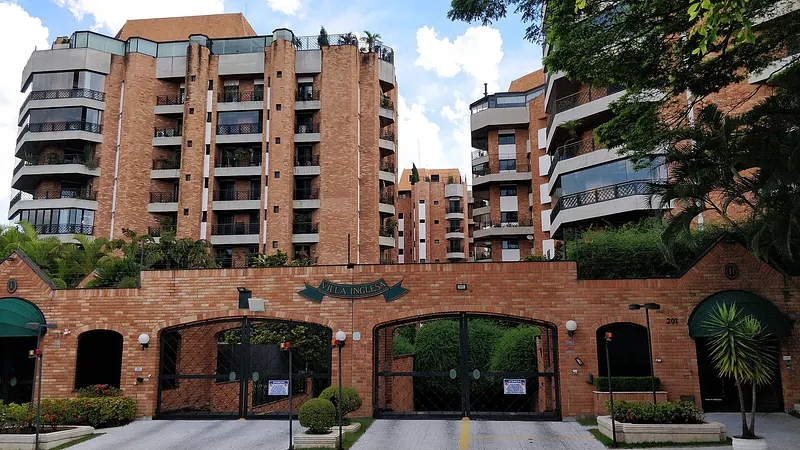 Gated community "Vila Inglesa" in São Paulo