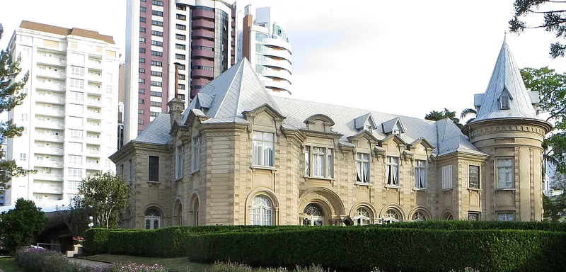 O Castelo do Batel, que abrigou a sede da RPC TV Curitiba entre 1969 e 2003.